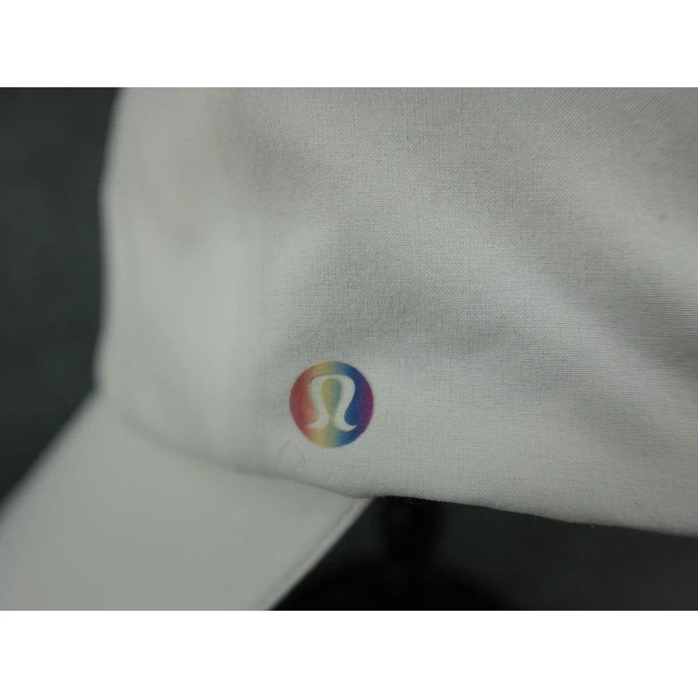 Lululemon Fast and Free Run Hat Unisex OS White Rainbow Reflective‎ Logo
